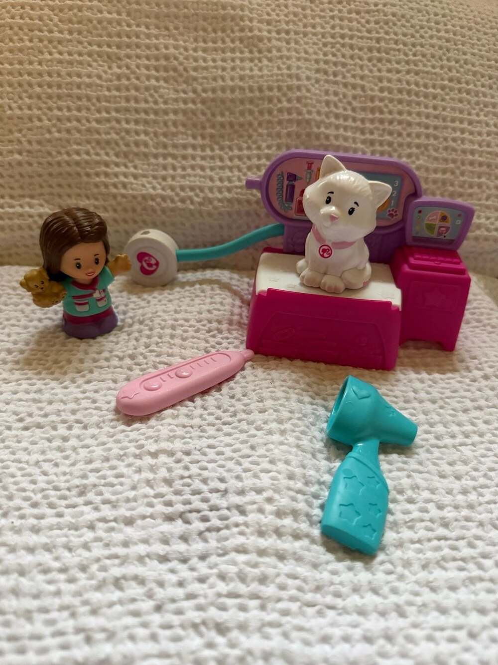 Fisher-Price Little People Barbie Veterinarian Playset Vet Pet Doctor Figure Set